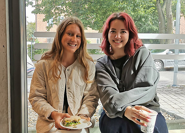 Maddie Meeder och Claire Lawrence från universitetet i Waterloo.