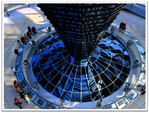 Reichstag, Berlin, Germany Inuti Glaskupolen i Riksdagshuset, Berlin. Foto av Daniel Huizinga/CC BY 2.0