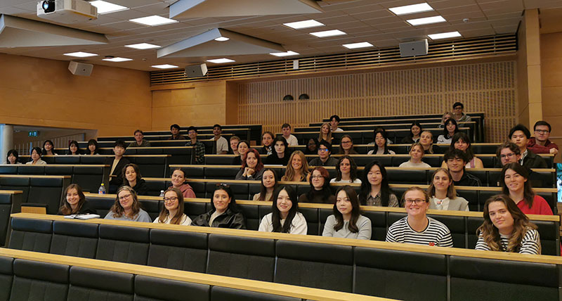 Utbytesstudenter i SOLs hörsal.
