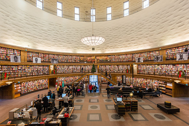 Foto inuti Stockholms stadsbibliotek.