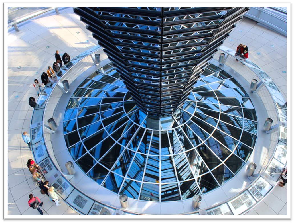 Reichstag, Berlin, Germany Inuti Glaskupolen i Riksdagshuset, Berlin. Foto av Daniel Huizinga/CC BY 2.0